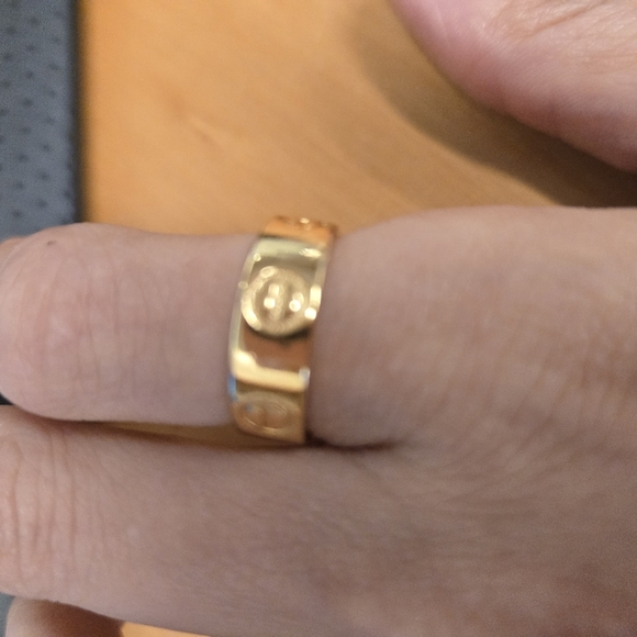 21kgp Duabi Jewelry -Gold Ring with Logo Design - Picture 4 of 8